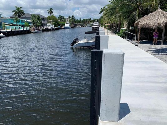Exterior, Lake