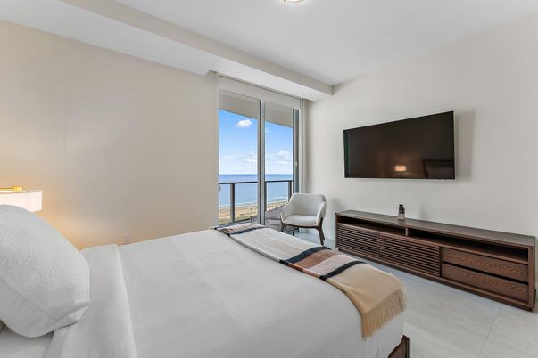 Bedroom, Interior, Water
