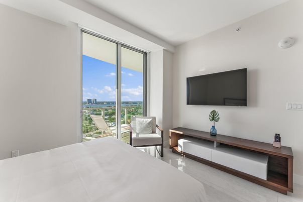 Bedroom, Interior, Water