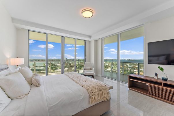 Bedroom, Interior, Water