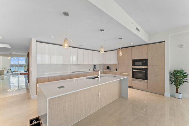 Dining room, Interior, Kitchen, Pendant Lights, Recessed Lighting, Stainless Steel Appliances, Water