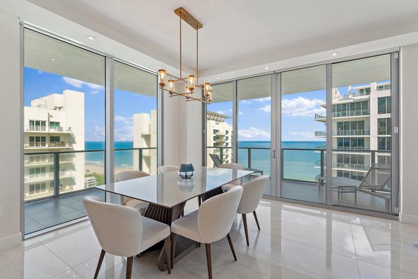 Dining room, Interior, Pendant Lights, Recessed Lighting, Water