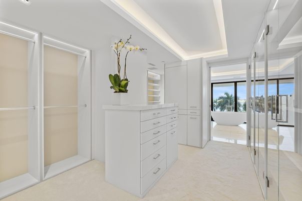 Bathroom, Free Standing Baths, Interior, Walk-in Closets
