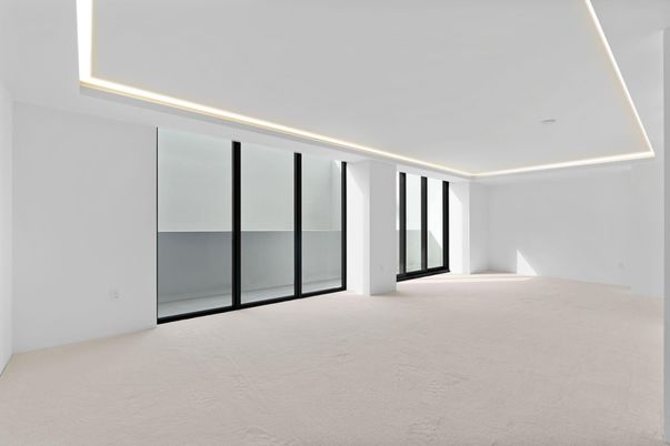 Empty room, Interior