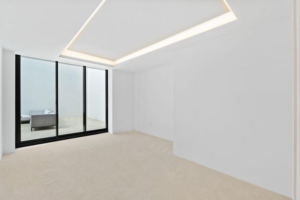 Empty room, Interior, Recessed Lighting