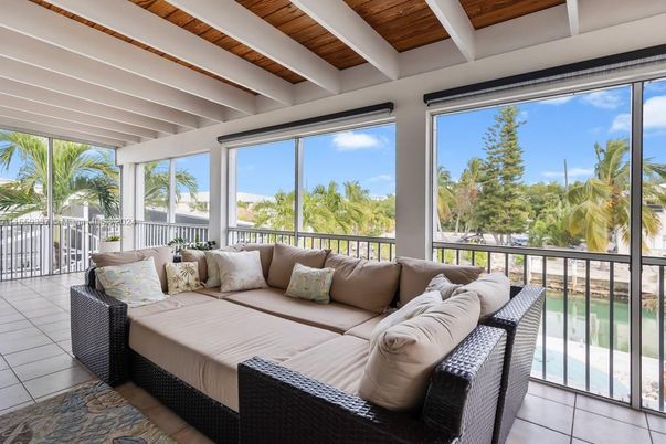 Interior, Living room, Sun Room, Water, Wooden Ceilings