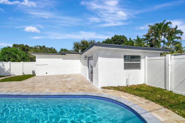 Exterior, Pool