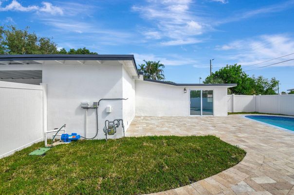 Exterior, Pool