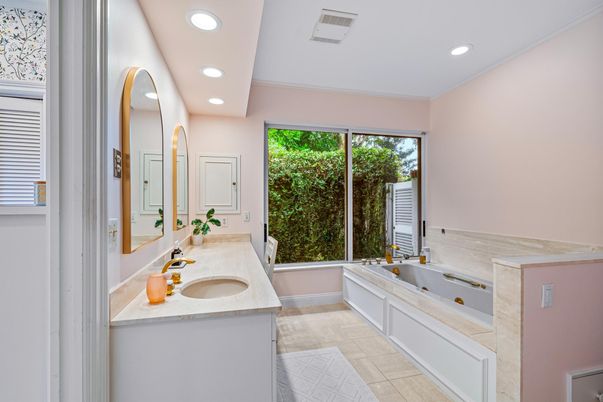 Bathroom, Dual Sink Vanities, Interior, Recessed Lighting