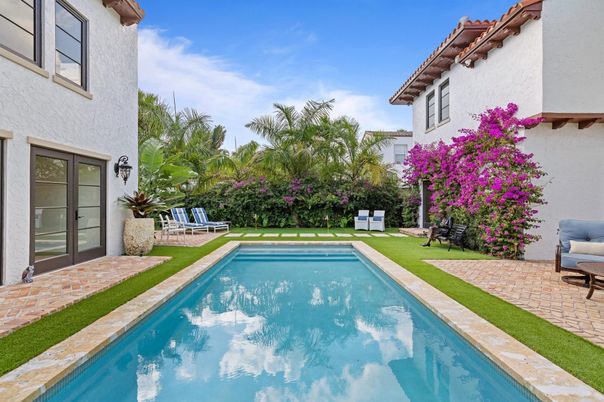 Exterior, Pool