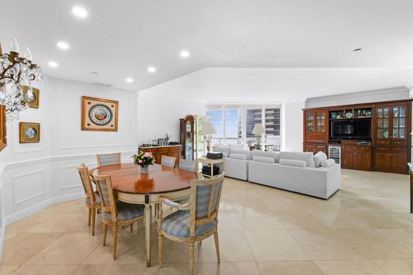 Dining room, Interior, Living room, Recessed Lighting