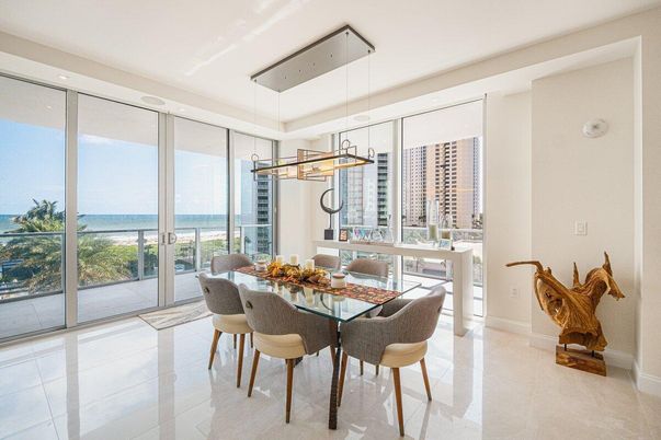 Dining room, Interior, Pendant Lights, Recessed Lighting, Water