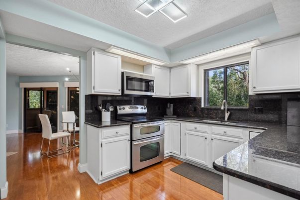 Dining room, Interior, Kitchen, Stainless Steel Appliances, Wood Texture Flooring
