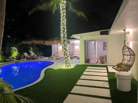 Exterior, Pool