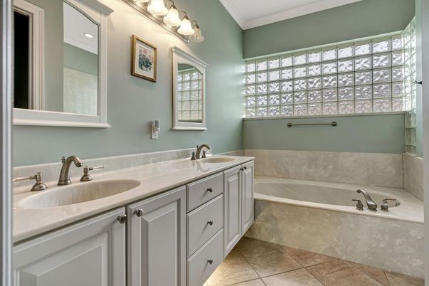 Bathroom, Dual Sink Vanities, Interior, Recessed Lighting
