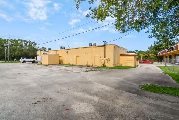 Detached Garage, Exterior