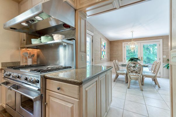 Dining room, Interior, Kitchen, Pendant Lights, Stainless Steel Appliances