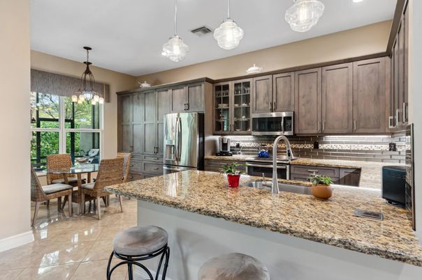 Dining room, Interior, Kitchen, Pendant Lights, Recessed Lighting, Stainless Steel Appliances