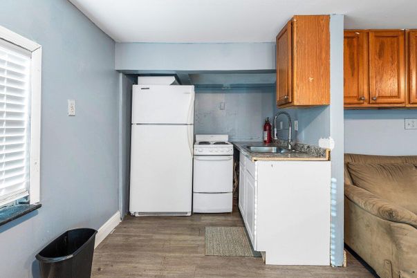 Interior, Kitchen, Washer, Wood Texture Flooring