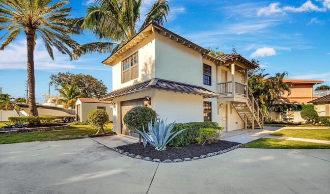 Attached, Exterior, Facade, Mediterranean