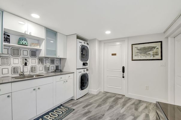 Interior, Recessed Lighting, Utility Closets, Washer, Wood Texture Flooring