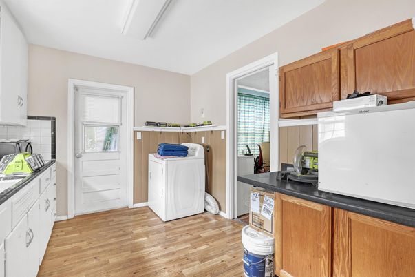 Interior, Kitchen, Washer, Wood Texture Flooring