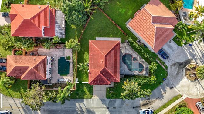 Exterior, Drone