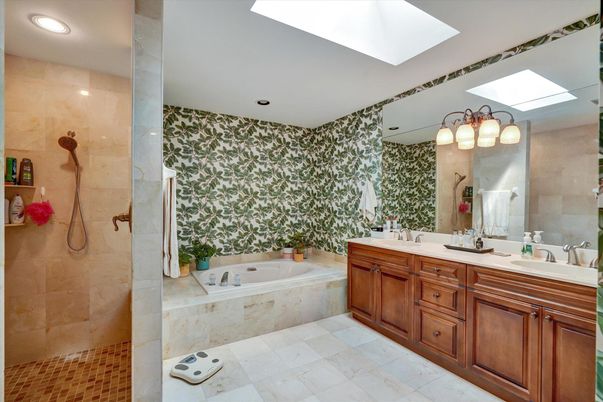 Bathroom, Dual Sink Vanities, Interior, Recessed Lighting