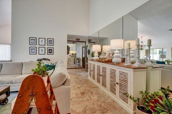 Chandelier, Interior, Living room