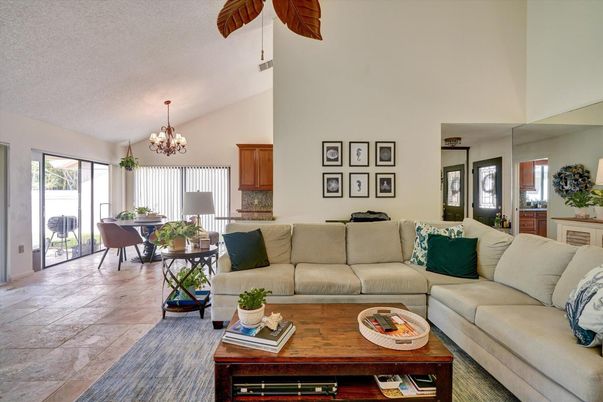Chandelier, Dining room, Interior, Living room