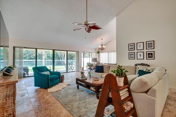 Chandelier, Dining room, Interior, Living room