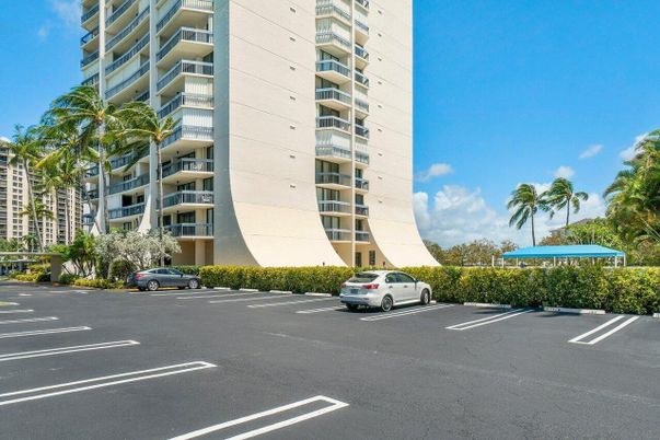 Exterior, Facade, Condo Building