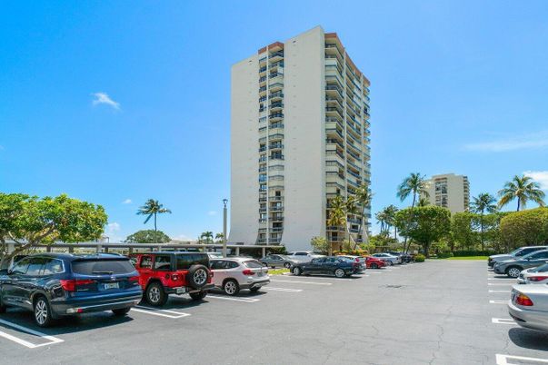 Exterior, Facade, Condo Building