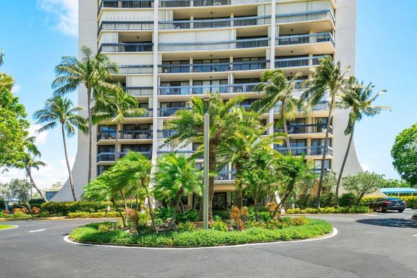 Exterior, Facade, Condo Building