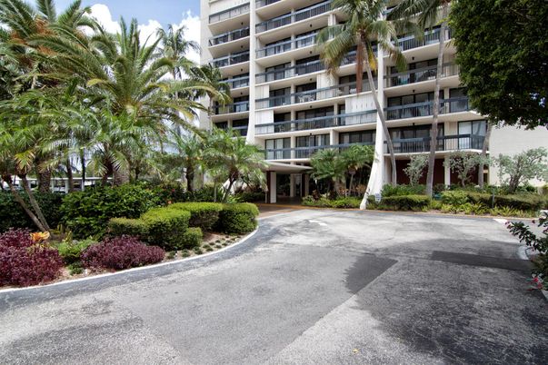 Exterior, Facade, Condo Building