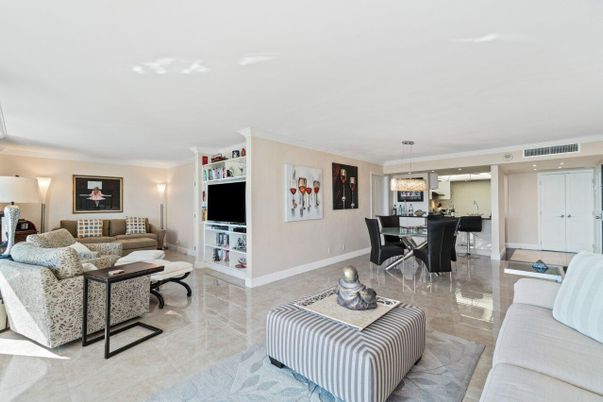 Dining room, Interior, Living room, Pendant Lights