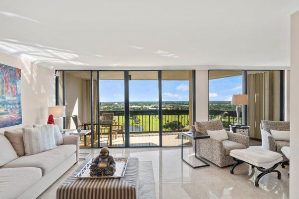 Interior, Living room, Water