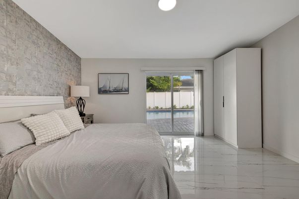 Bedroom, Interior, Marble, Recessed Lighting, Water