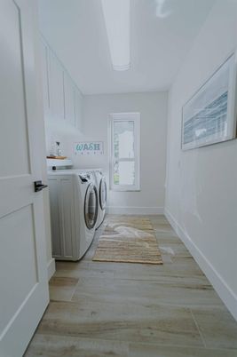 Interior, Washer, Wood Texture Flooring