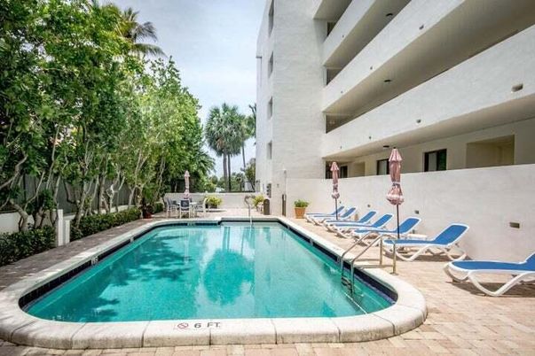 Exterior, Pool