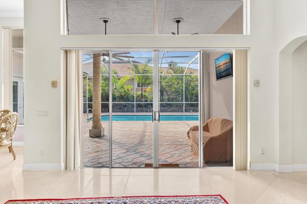 Interior, Pool, Sun Room