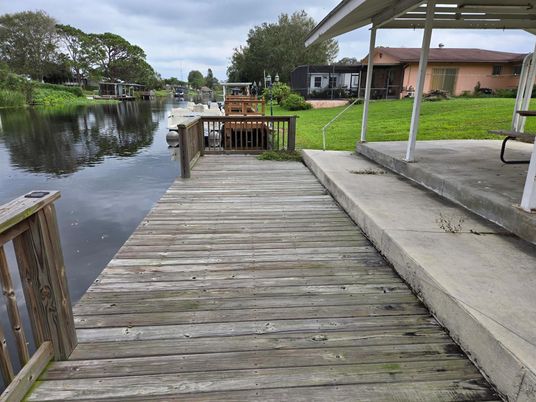 Exterior, Lake