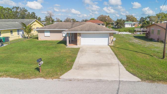 Detached Garage, Exterior