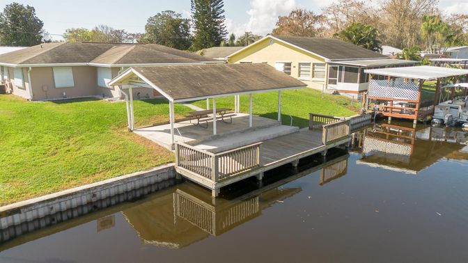 Exterior, Lake
