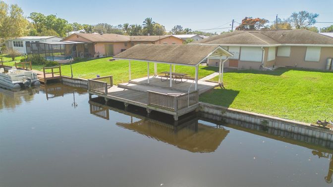 Exterior, Lake