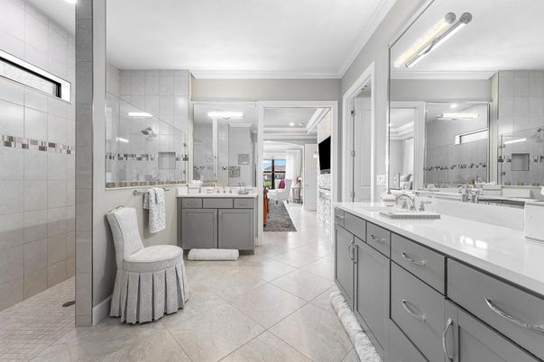 Bathroom, Dual Sink Vanities, Interior, Recessed Lighting