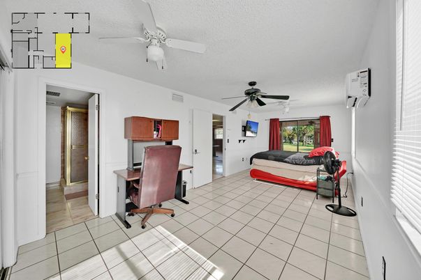 Home Office, Interior