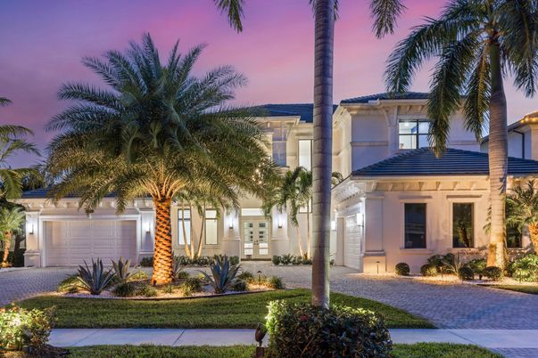 Attached, Exterior, Facade, Mediterranean