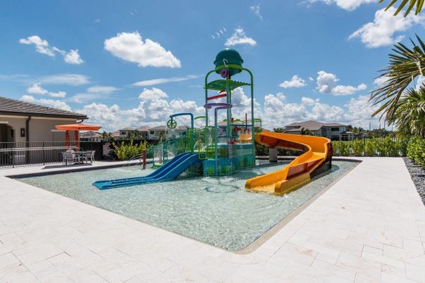 Exterior, Playground, Pool