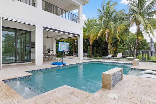 Exterior, Pool